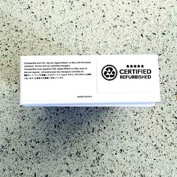 AirPods 2nd Gen with Wireless charging case - Picture 2 of 4